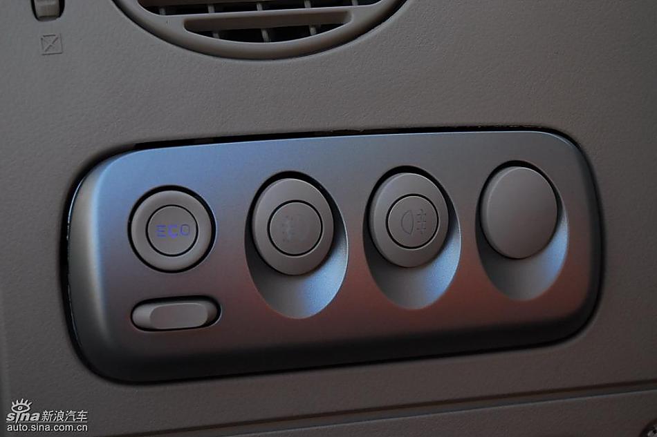 哈飞路宝节油π自动挡试驾内饰实拍图