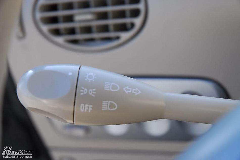 哈飞路宝节油π自动挡试驾内饰实拍图