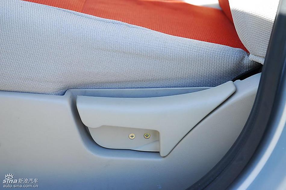 哈飞路宝节油π自动挡试驾内饰实拍图