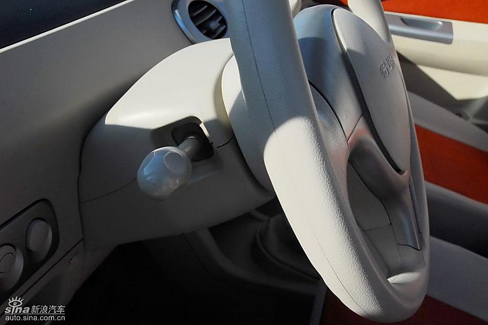 哈飞路宝节油π自动挡试驾内饰实拍图
