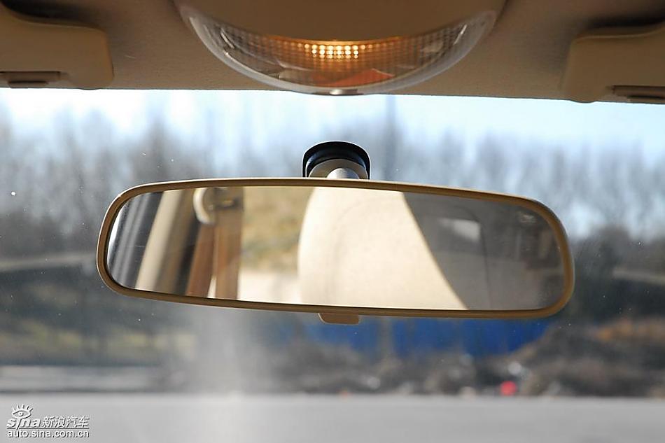 哈飞路宝节油π自动挡试驾内饰实拍图