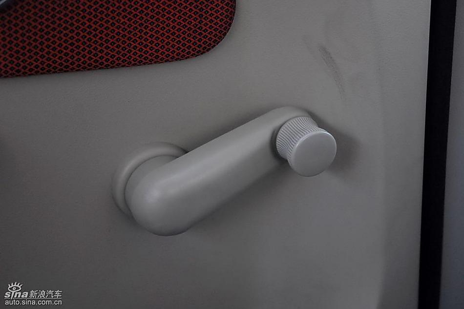 哈飞路宝节油π自动挡试驾内饰实拍图