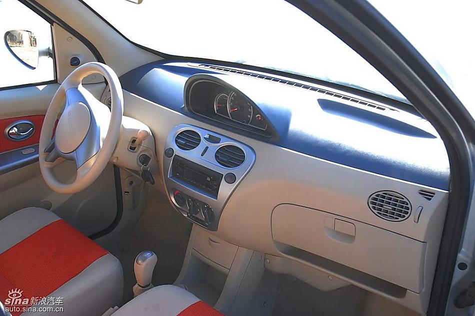 哈飞路宝节油π自动挡试驾内饰实拍图