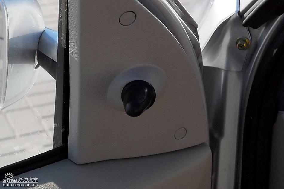 哈飞路宝节油π自动挡试驾内饰实拍图