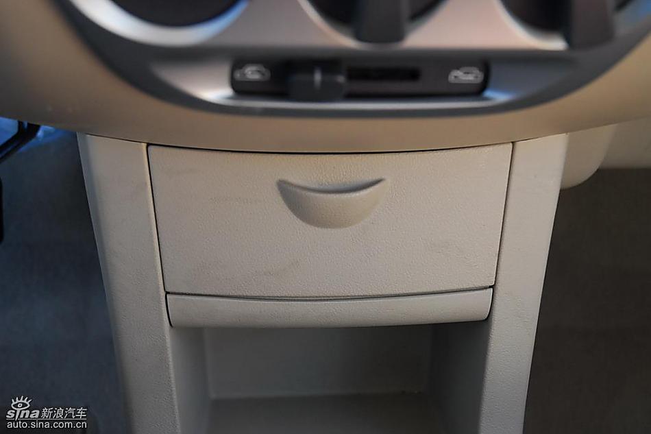 哈飞路宝节油π自动挡试驾内饰实拍图