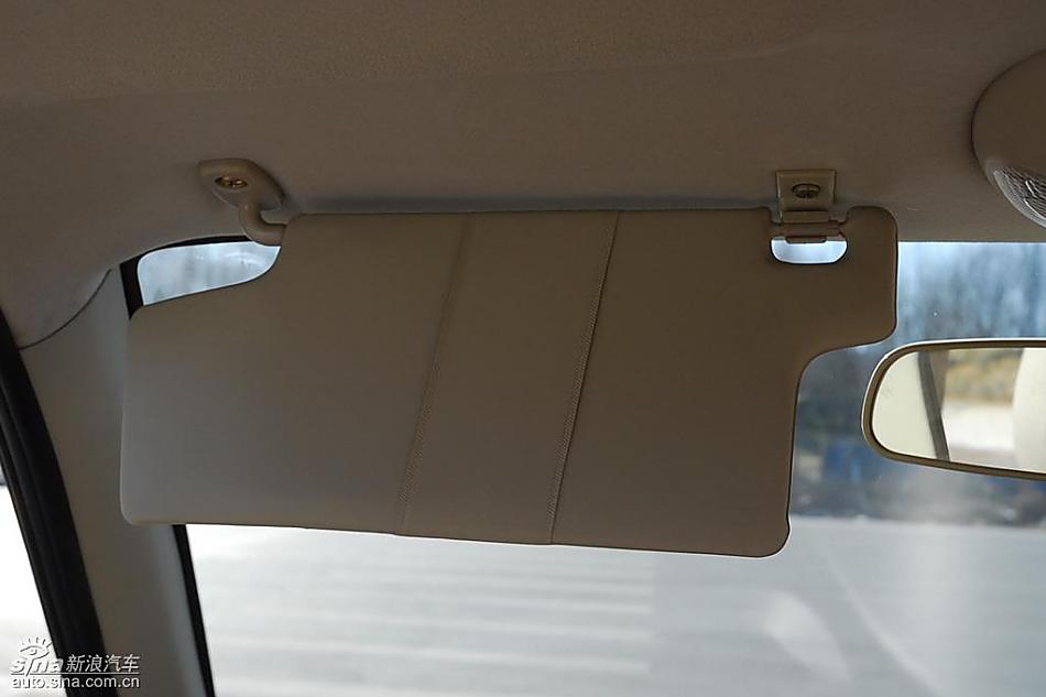 哈飞路宝节油π自动挡试驾内饰实拍图