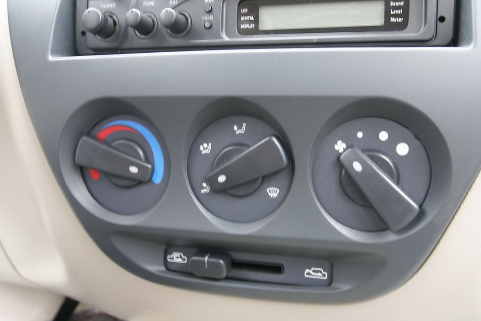 哈飞路宝中控台