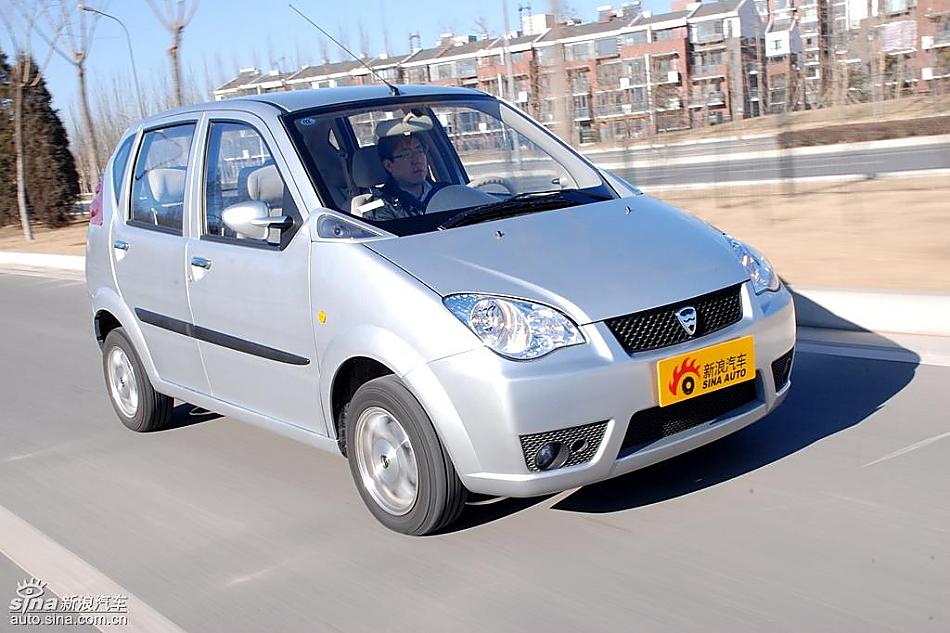 哈飞路宝节油π自动挡动态实拍图