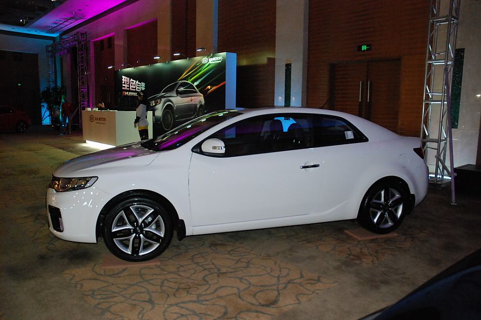 起亚shuma速迈外观实拍