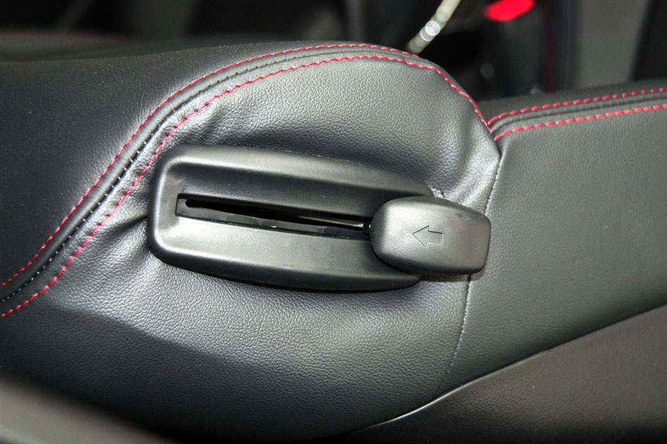 2013款 速迈 1.6AT 运动版 空间