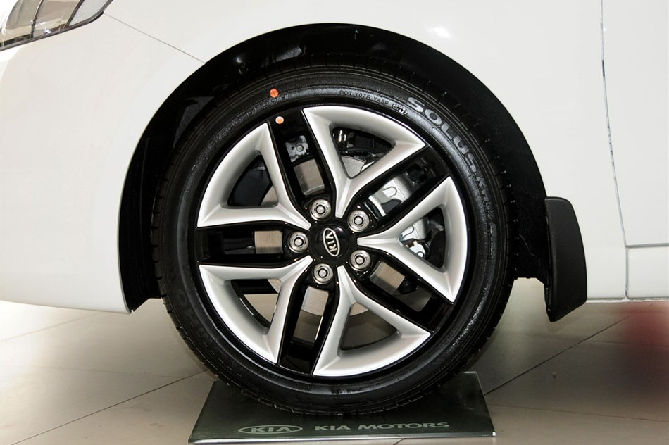 2013款 速迈 1.6AT 运动版 细节