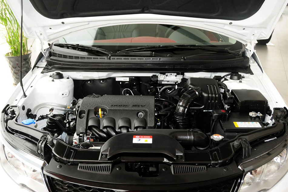 2013款 速迈 1.6AT 运动版 引擎底盘