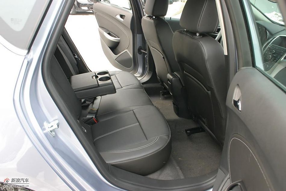 别克英朗展车到店高清实拍