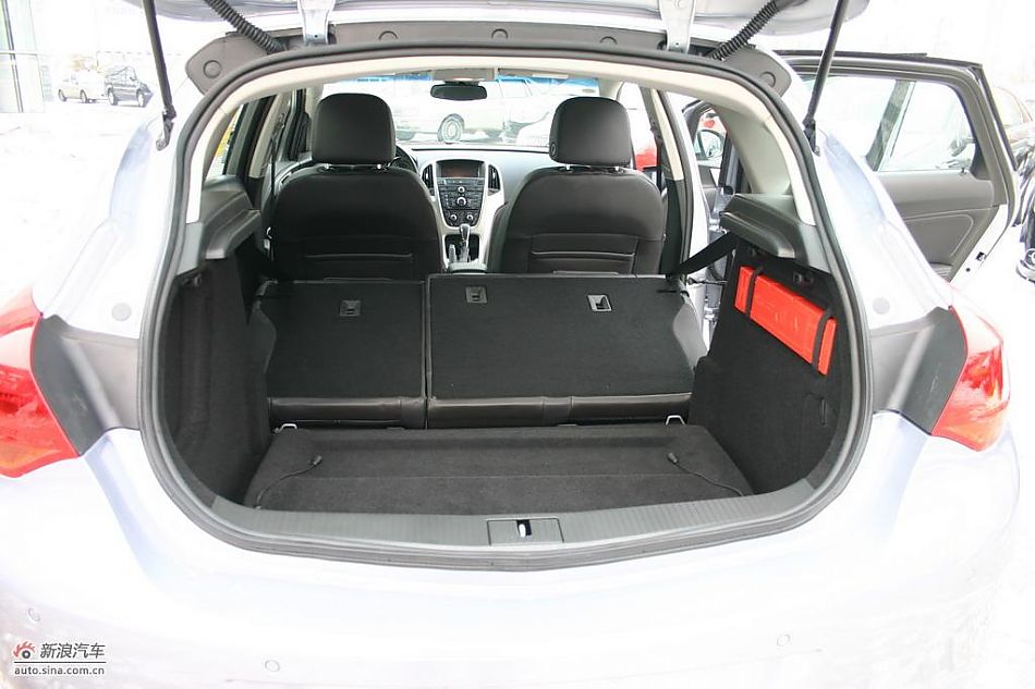 别克英朗展车到店高清实拍