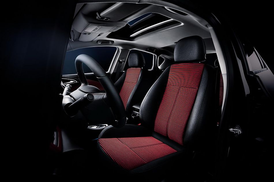 上海通用别克英朗内饰资料图