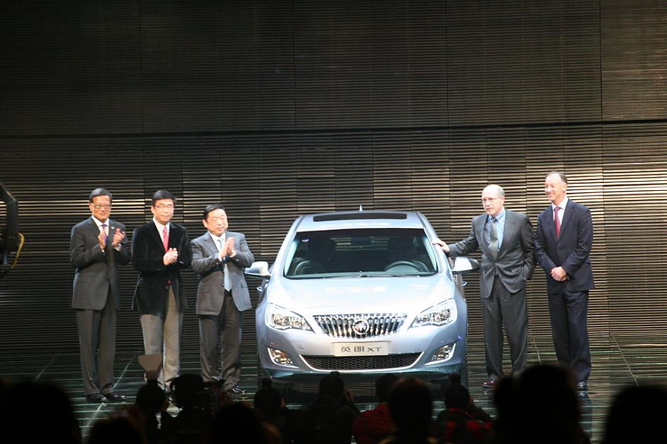 发布会现场领导合影