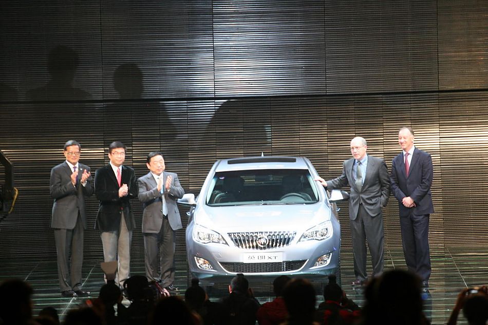 发布会现场领导合影