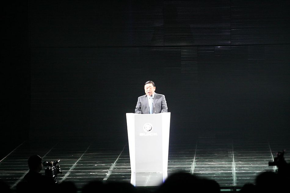 上海汽车工业(集团)总公司董事长、党委书记 胡茂元