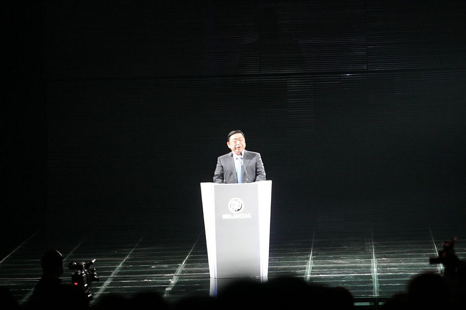 上海汽车工业(集团)总公司董事长、党委书记 胡茂元