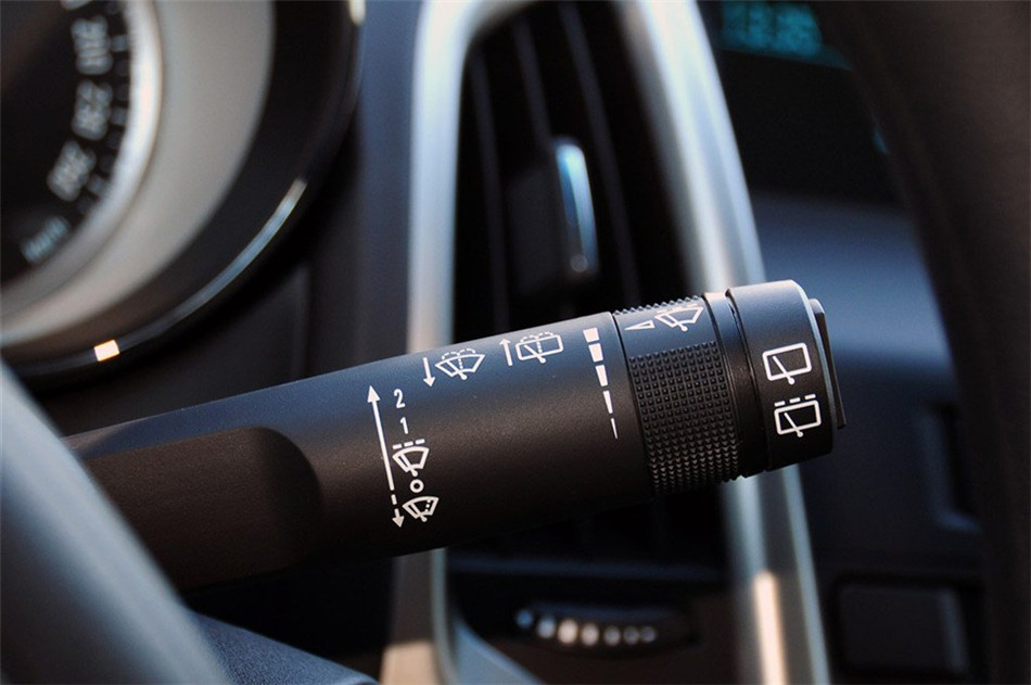 2013款 1.6L AT 时尚版 内饰