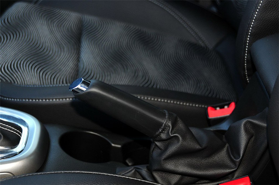 2013款 1.6L AT 时尚版 内饰