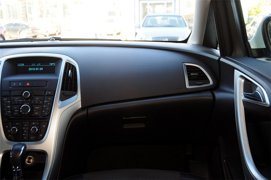 2013款 1.6L AT 时尚版 内饰