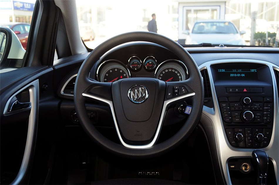 2013款 1.6L AT 时尚版 内饰