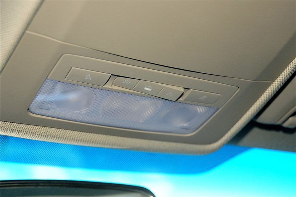 2013款 1.6L AT 时尚版 座椅空间