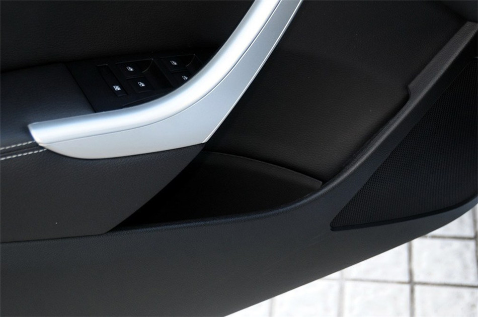 2013款 1.6L AT 时尚版 座椅空间