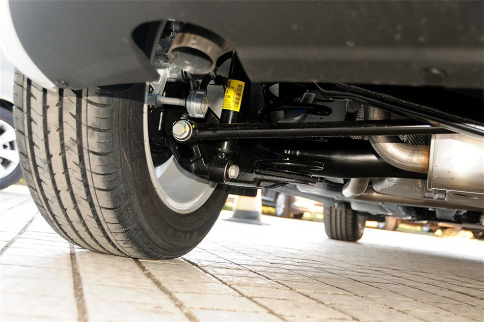 2013款 1.6L AT 时尚版 引擎底盘