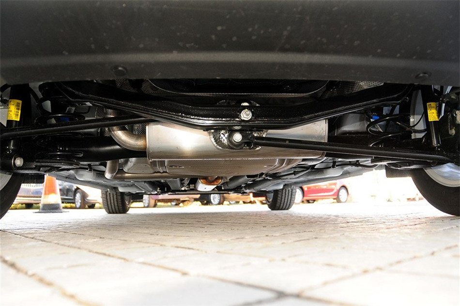 2013款 1.6L AT 时尚版 引擎底盘