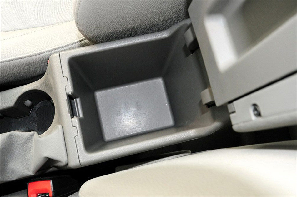 2012款 1.6L MT 进取版 座椅空间