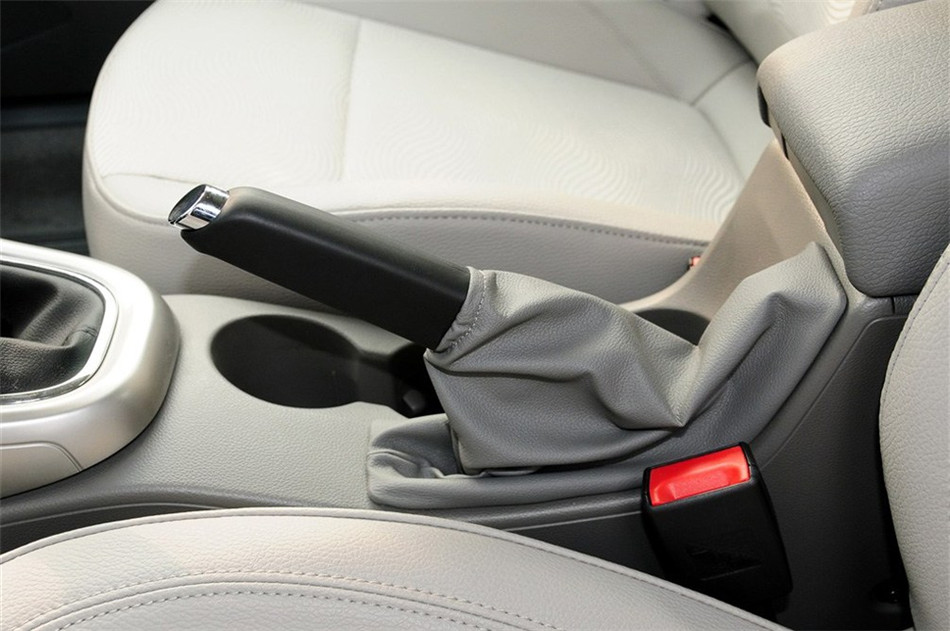2012款 1.6L MT 进取版 座椅空间