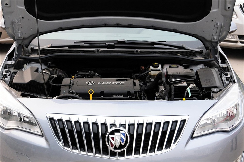 2012款 1.6L MT 进取版 引擎底盘