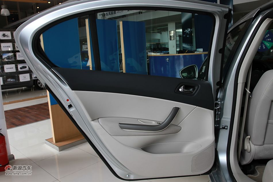 2011款标致408 2.0L手动舒适版