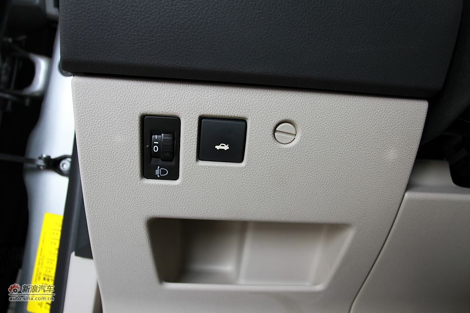 2011款标致408 2.0L手动舒适版