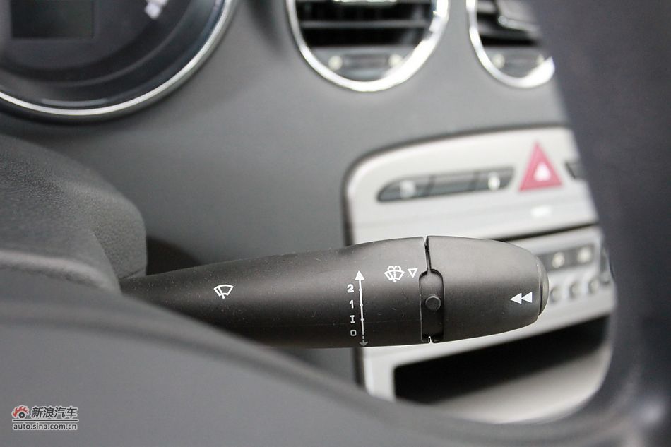 2011款标致408 2.0L手动舒适版