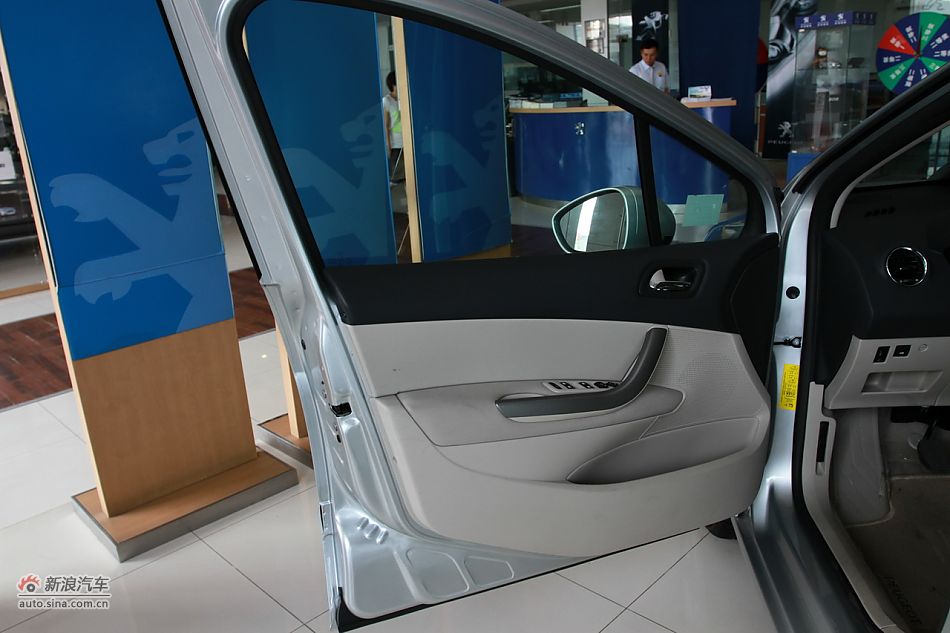 2011款标致408 2.0L手动舒适版