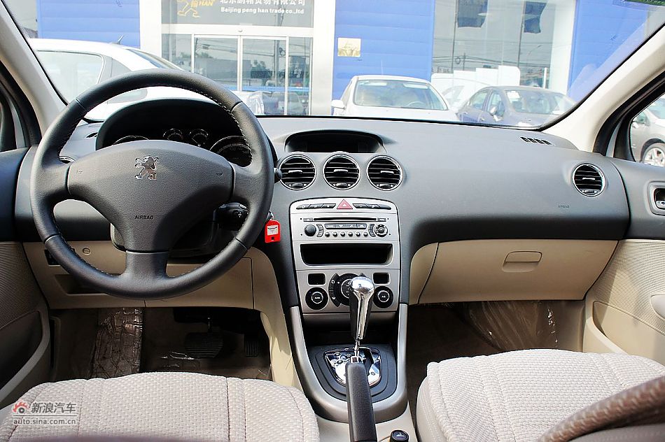 2011款东风标致408 2.0L自动豪华内饰图片