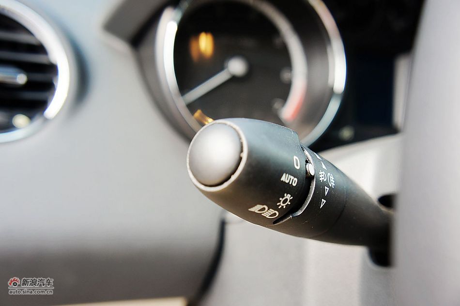 2011款东风标致408 2.0L自动豪华内饰图片