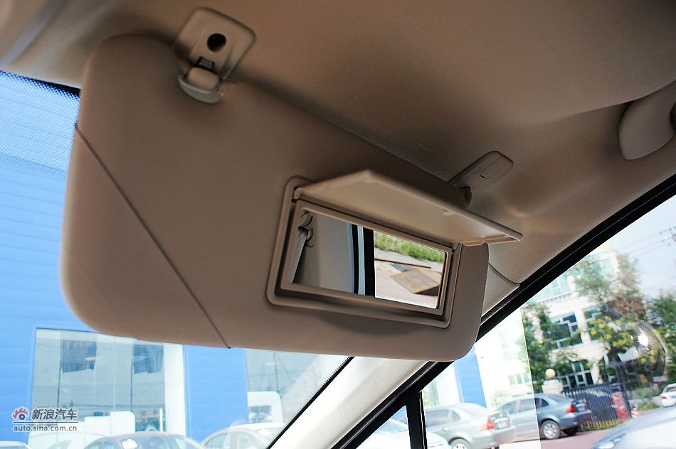 2011款东风标致408 2.0L自动豪华内饰图片
