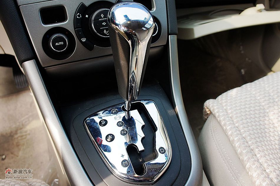 2011款东风标致408 2.0L自动豪华内饰图片