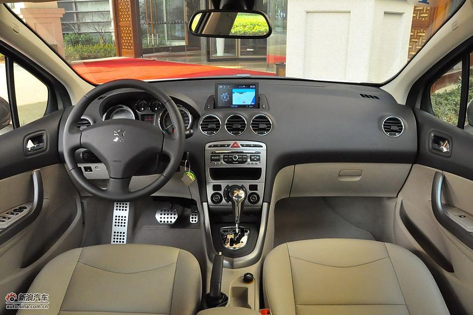 东风标致408试车实拍图
