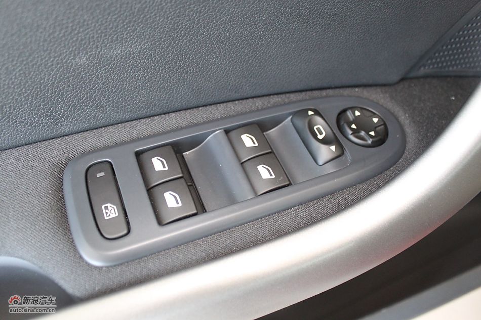 东风标致408内饰