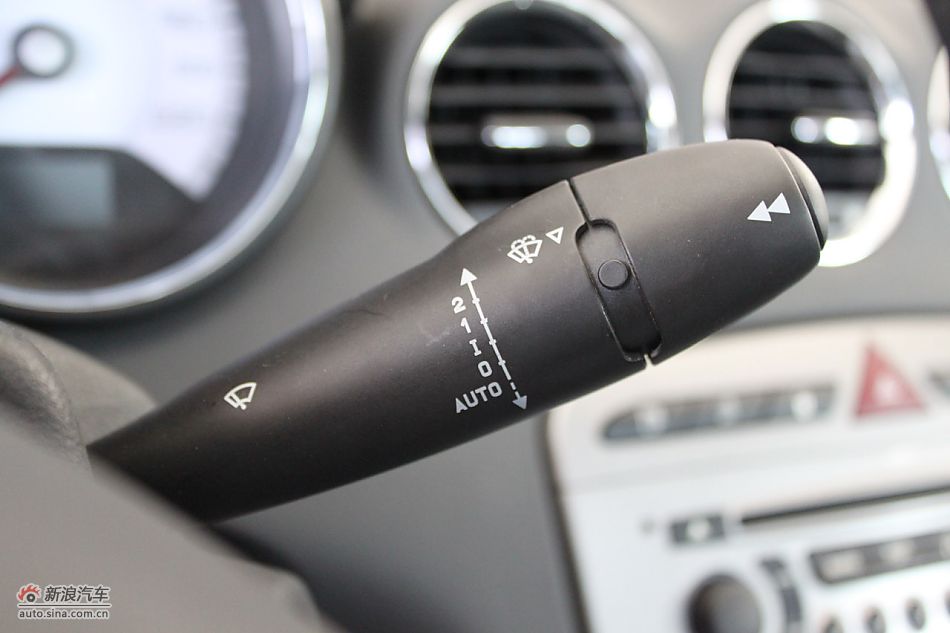 东风标致408内饰