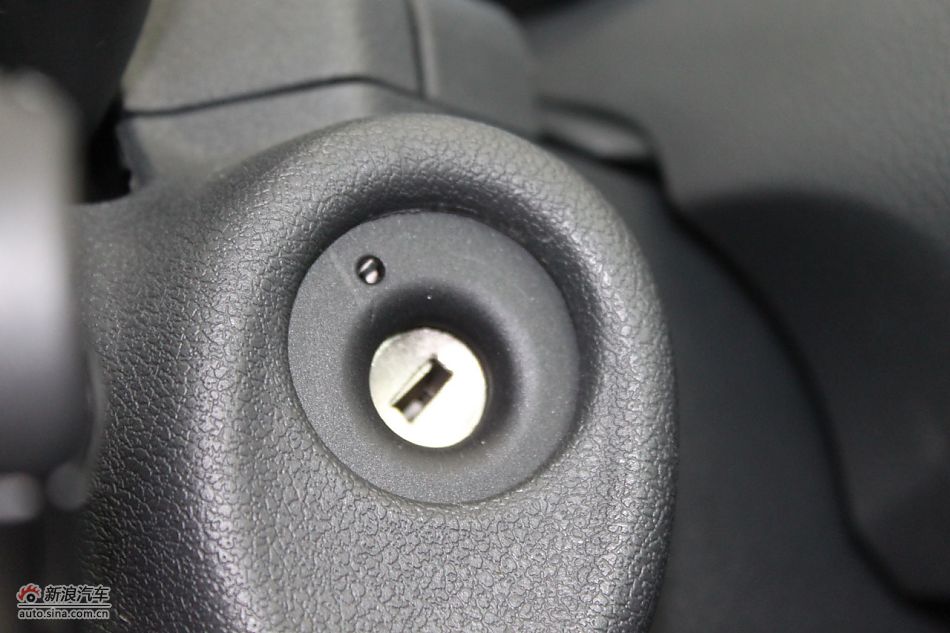 东风标致408内饰