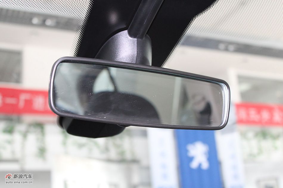 东风标致408内饰