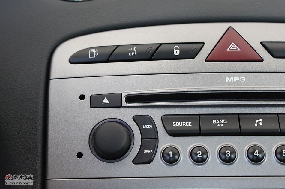 东风标致408内饰