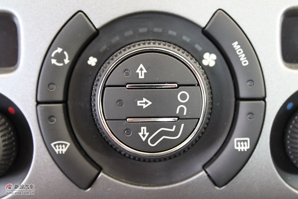 东风标致408内饰