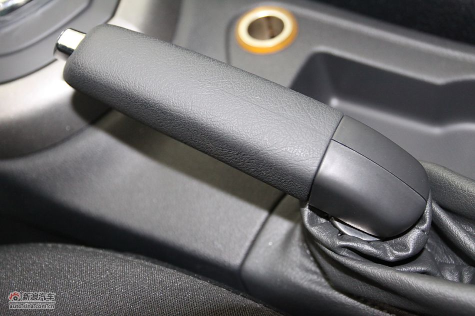 东风标致408内饰